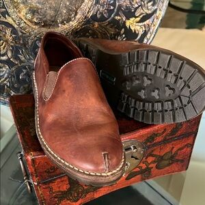 COLE HAAN LADIES            Leather Slip-On Shoes